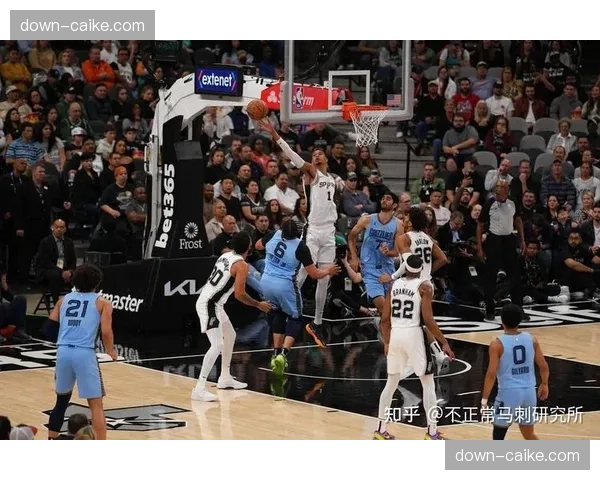 焦点瞬间:文班亚马封盖后一条龙运球扣篮,引爆主场 焦点瞬间:文班亚马封盖后一条龙运球扣篮,引爆主场